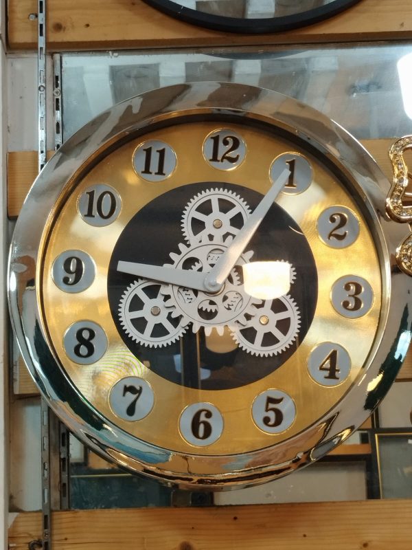 Round Wall Clock