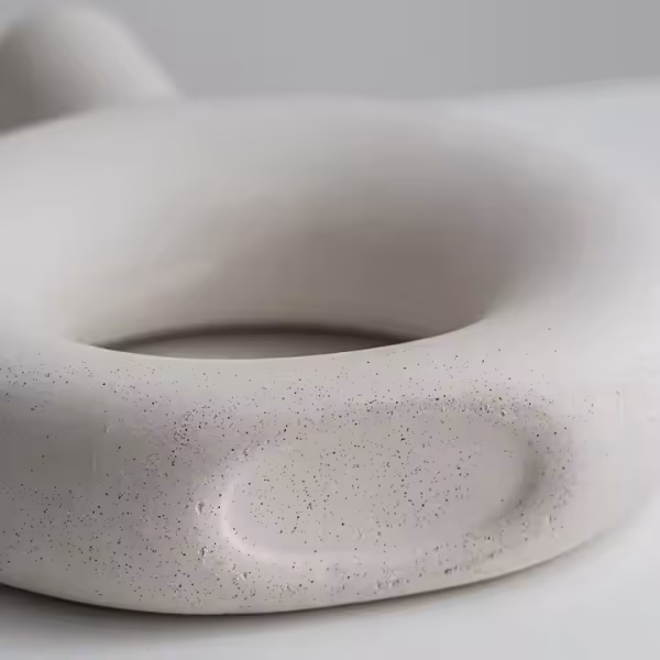 Donut-Shaped Decorative Flower Vase – Textured Artistic Design - Image 9