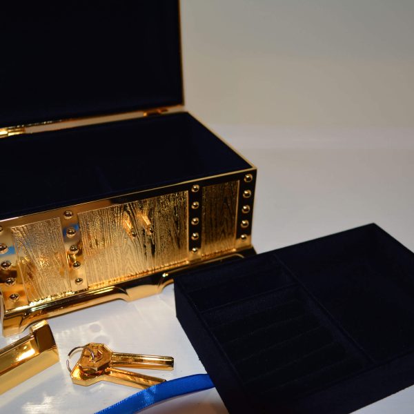 Jewellery & Ornament Box – Vintage Golden Zinc Alloy Chest - Image 7